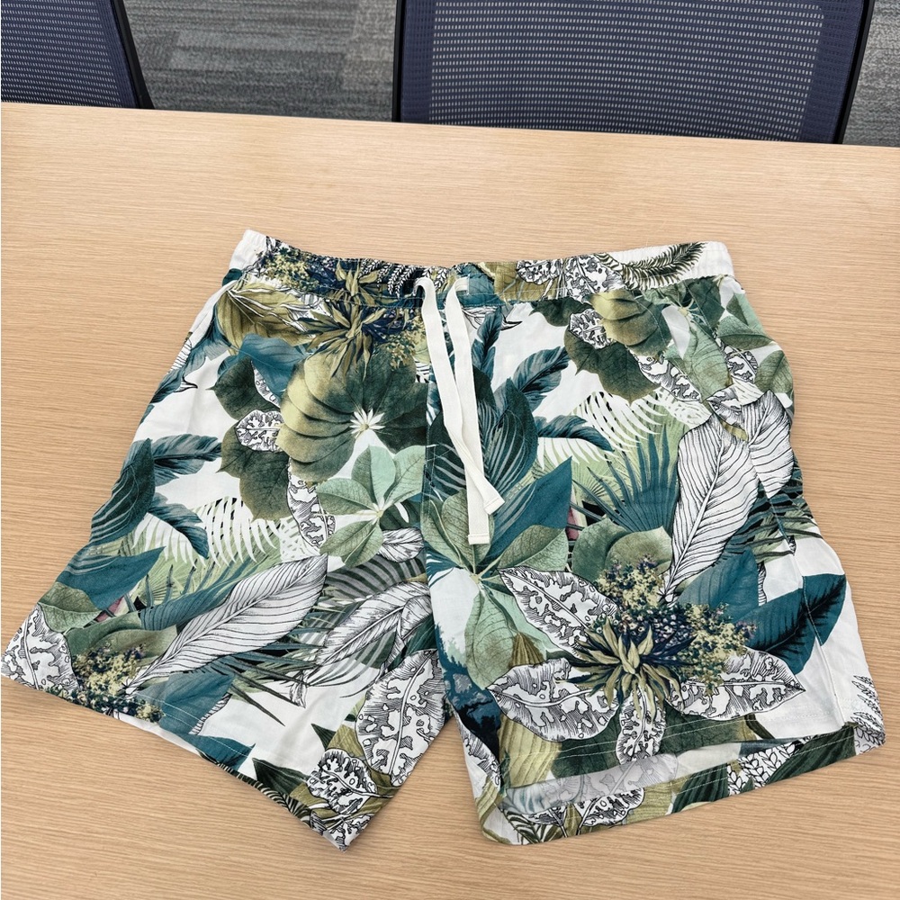 Guess Summer Leaves Challis Shorts  men's Large